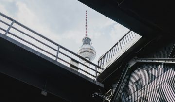 Framing dalam Fotografi: Membingkai Subjek dengan Kreatif