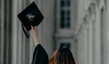 Spot Foto Wisuda Terbaik di Bandung: Dari Kampus Ikonik hingga Kafe Aesthetic