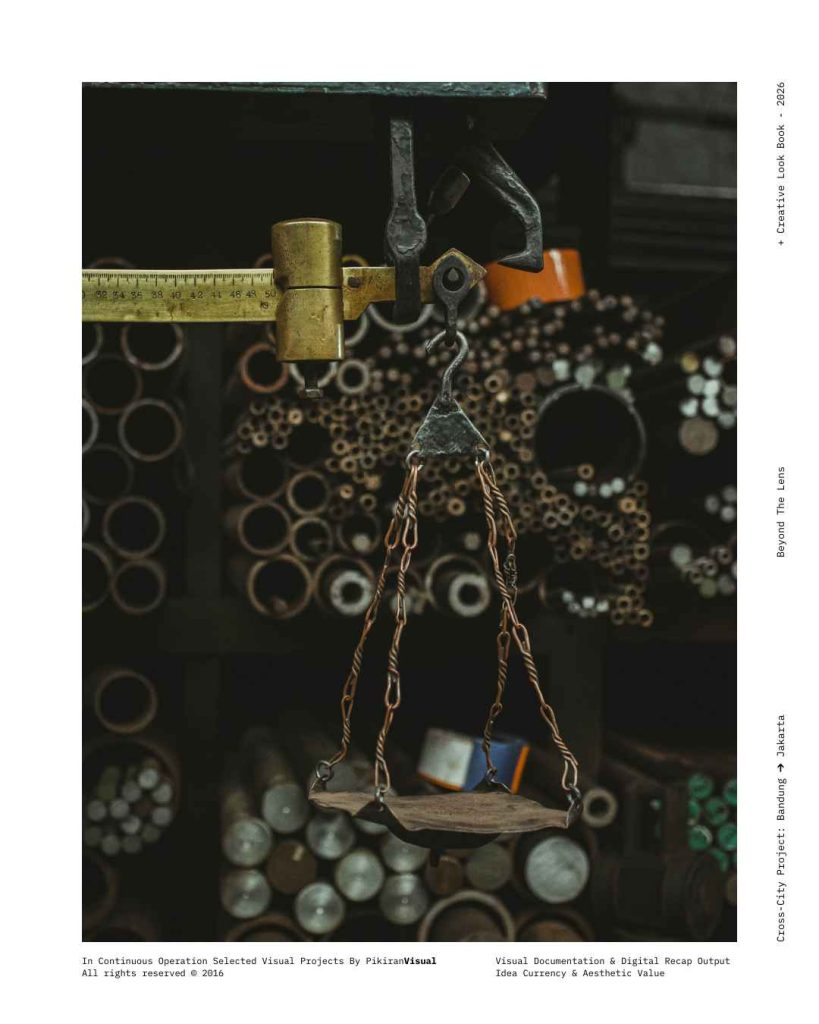 Detail gerigi berkarat dan mesin tua di Pasar Jatayu Bandung hasil foto PikiranVisual.