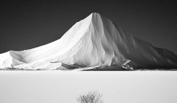 The Silent Narrative: Menangkap Esensi Brand Melalui Fotografi Minimalis