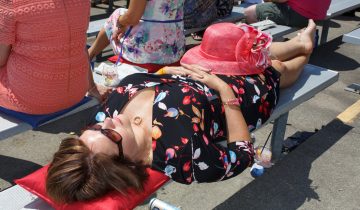 Martin Parr: Maestro Fotografi yang Menangkap Kejujuran dalam Warna
